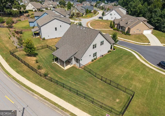Photo 3 of Single family home for sale at 352 Chestnut Chase, Hoschton, GA 30548 | MLS# 10834568 | Listing updated on 2026-09-17