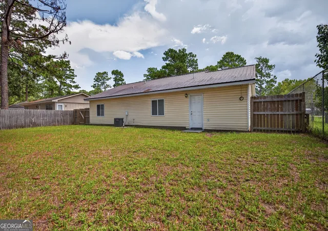Photo 4 of Single family home for sale at 239 Pointe South Dr, Hinesville, GA 31313 | MLS# 10832064 | Listing updated on 2026-09-07