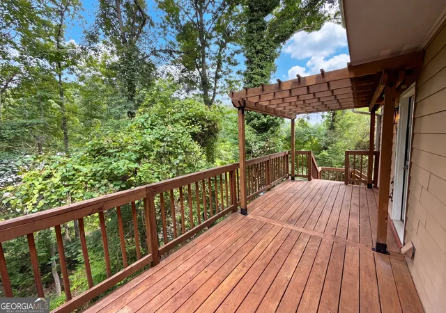 Homes for sale in Buford, GA | 4615 Creek Bluff Dr, Buford, GA 30518 | MLS# 10794712
