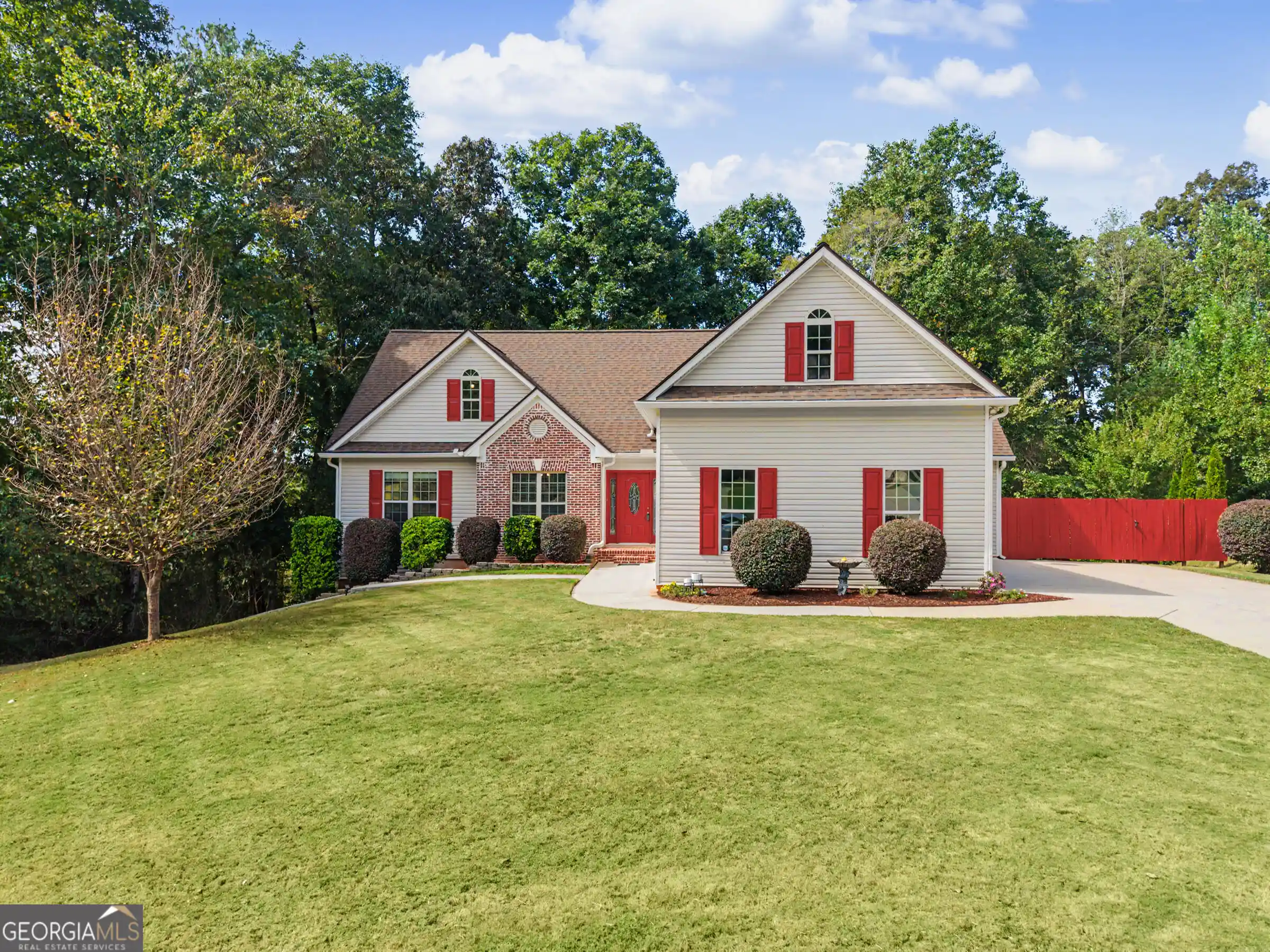Photo 1 of Sale Pending at 554 Jefferson Walk Cir, Jefferson, GA 30549 | MLS# 10867318 | Listing updated on 2026-10-20