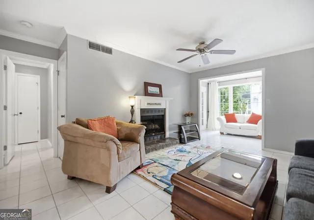 Listing Photo 5 - Condo for sale in building located at 402 Olde Mill Ln, Norcross, GA 30093 - Unit #402