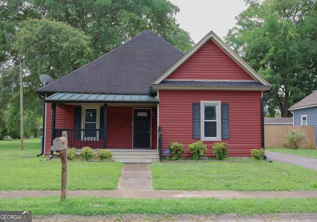 1st image of 108 W 10th St, Chickamauga, GA 30707 | MLS# 10795298