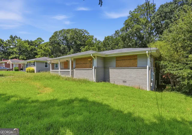Photo 3 of Single family home for sale at 2824 Lynda Pl, Decatur, GA 30032 | MLS# 10834813 | Listing updated on 2026-09-11