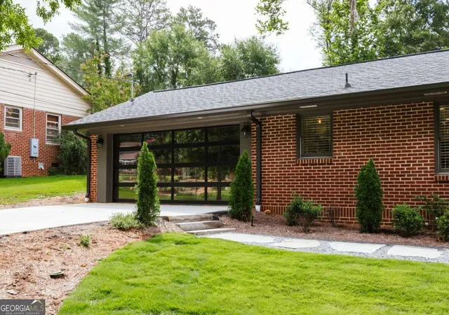 Photo 3 of Sale Pending at 339 Beechwood Dr, Athens, GA 30606 | MLS# 10807000 | Listing updated on 2026-08-03