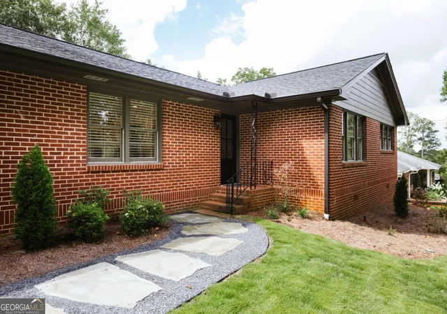 Photo 4 of Sale Pending at 339 Beechwood Dr, Athens, GA 30606 | MLS# 10807000 | Listing updated on 2026-08-03