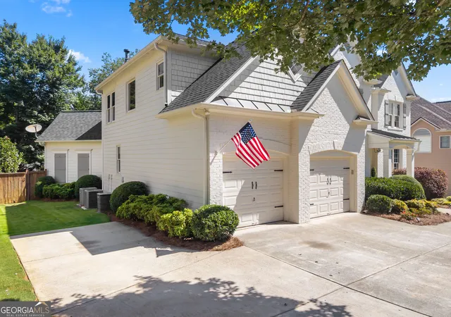 Photo 3 of Single family home for sale at 960 Garden Crossing Ln, Cumming, GA 30040 | MLS# 10833930 | Listing updated on 2026-09-30
