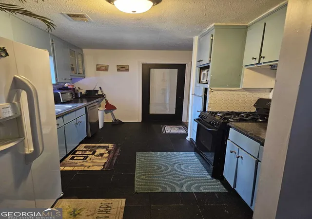 Photo 2 of Single family home for sale at 135 Windy Hl Rd, Fayetteville, GA 30214 | MLS# 10807933 | Listing updated on 2026-07-31