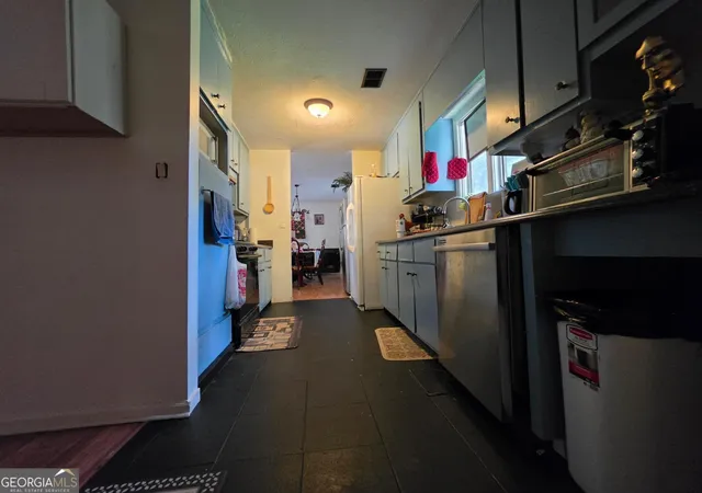 Photo 4 of Single family home for sale at 135 Windy Hl Rd, Fayetteville, GA 30214 | MLS# 10807933 | Listing updated on 2026-07-31