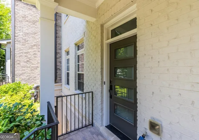 Photo 3 of Townhouse for sale at 4147 Township Pkwy, Atlanta, GA 30342 | MLS# 10799936 | Listing updated on 2026-09-24