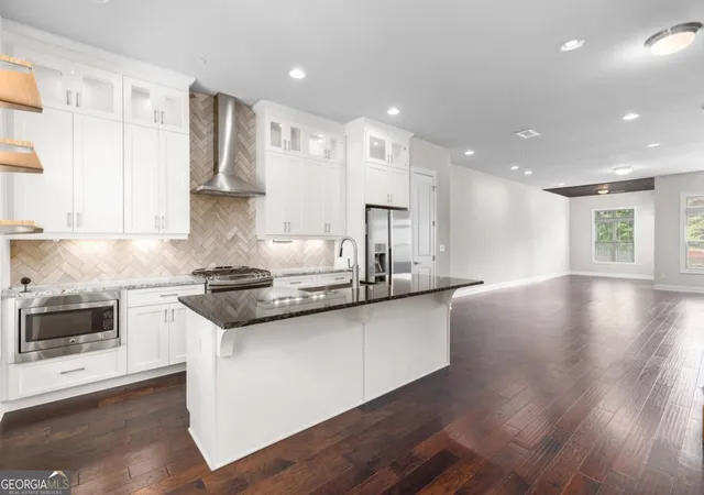 Photo 4 of Townhouse for sale at 4147 Township Pkwy, Atlanta, GA 30342 | MLS# 10799936 | Listing updated on 2026-09-24