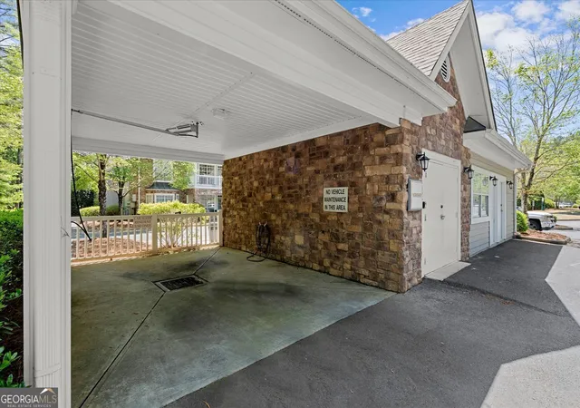 2nd image of 222 Edinburgh Ct, Alpharetta, GA 30004
