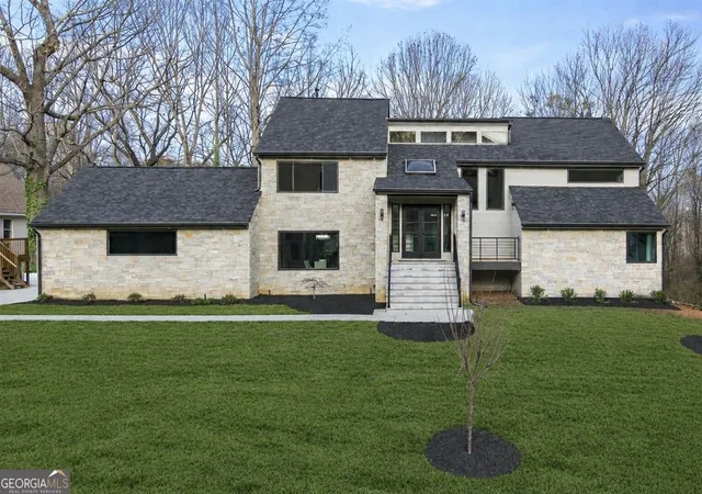 Photo 2 of Mansion for sale at 250 Bruton Wy, Atlanta, GA 30342 | MLS# 10821066 | Listing updated on 2026-09-11