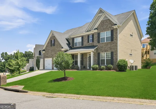 2nd image of 2574 Saint Paul Dr Sw, Atlanta, GA 30331 | MLS# 10804995