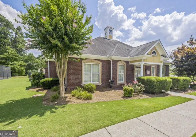 3rd image of 2574 Saint Paul Dr Sw, Atlanta, GA 30331 | MLS# 10804995