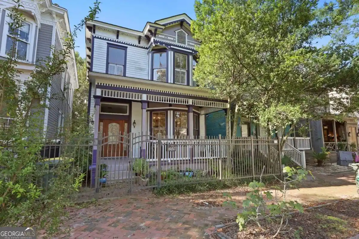 Photo 1 of Single family home for sale at 209 W 38th Street, Savannah, GA 31401 | MLS# 10874882 | Listing updated on 2026-10-19