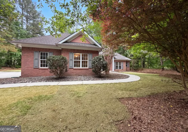 Homes for sale in Tyrone, GA | 125 Farr Lake Dr, Tyrone, GA 30290 | MLS# 10759675