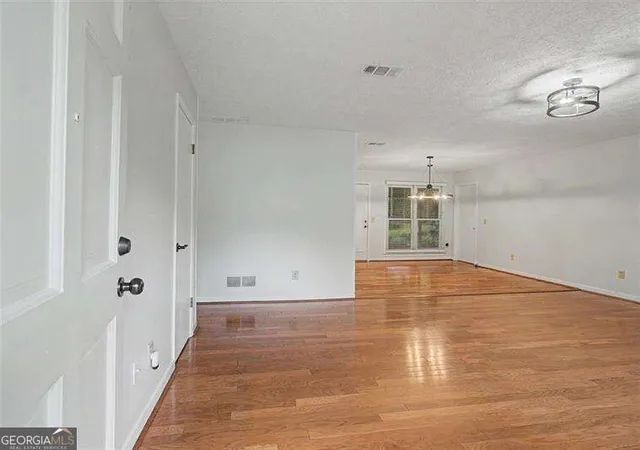 Photo 3 of Sale Pending at 3095 Woodland Dr Nw, Kennesaw, GA 30152 | MLS# 10834040 | Listing updated on 2026-09-16