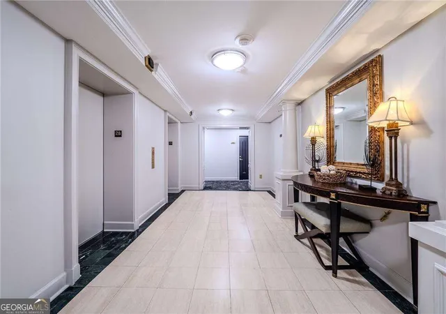 Listing Photo 2 - Condo for sale in building located at 2870 Pharr Ct S Nw, Atlanta, GA 30305 - Unit #2809