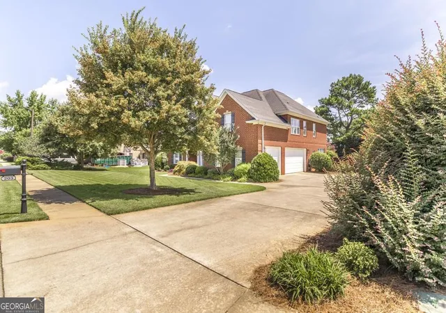 Photo 2 of Sale Pending at 203 Avondale Circle, Warner Robins, GA 31088 | MLS# 10828473 | Listing updated on 2026-09-08