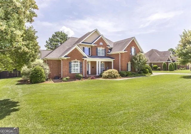Photo 3 of Sale Pending at 203 Avondale Circle, Warner Robins, GA 31088 | MLS# 10828473 | Listing updated on 2026-09-08
