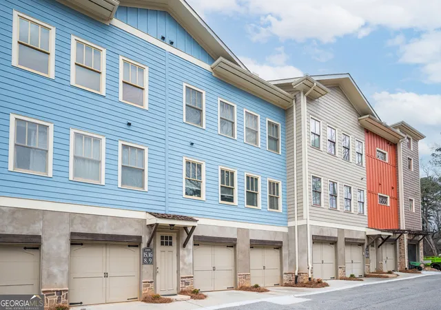 Listing Photo 3 - Condo for sale in building located at 1628 Briarcliff Rd, Atlanta, GA 30306 - Unit #9