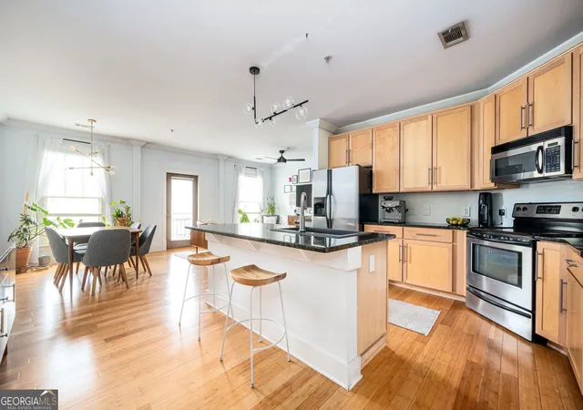 Listing Photo 4 - Condo for sale in building located at 1628 Briarcliff Rd, Atlanta, GA 30306 - Unit #9