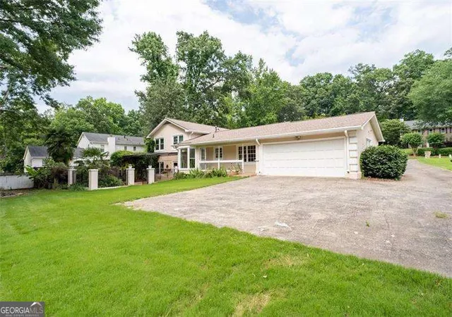 Photo 3 of Single family home for sale at 953 Hidden Holw Dr, Marietta, GA 30068 | MLS# 10778400 | Listing updated on 2026-09-20