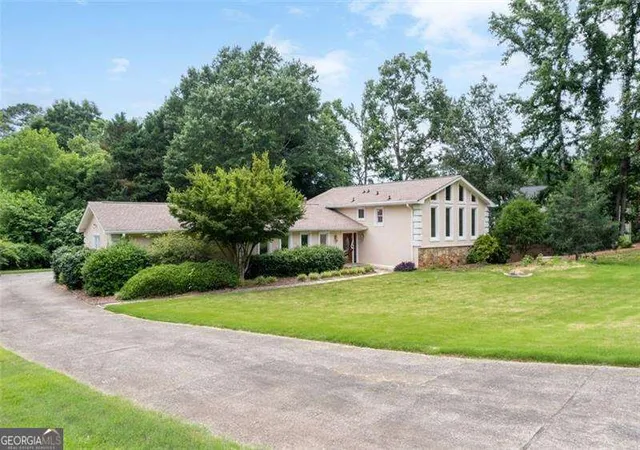 Photo 4 of Single family home for sale at 953 Hidden Holw Dr, Marietta, GA 30068 | MLS# 10778400 | Listing updated on 2026-09-20
