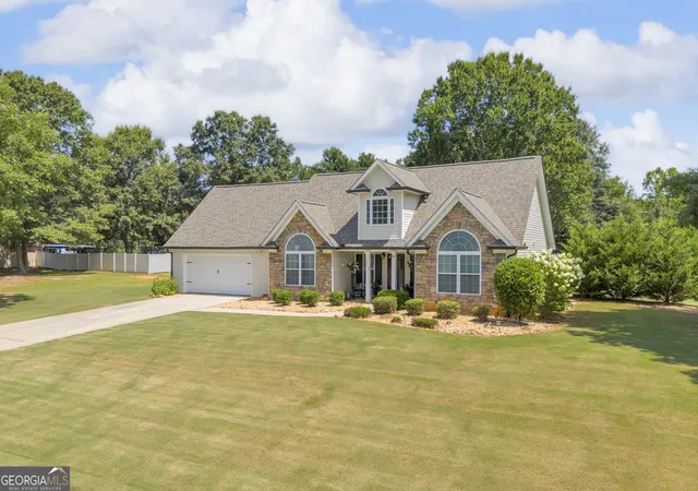 Photo 3 of Sale Pending at 521 Annslee Ln, Loganville, GA 30052 | MLS# 10804040 | Listing updated on 2026-09-06