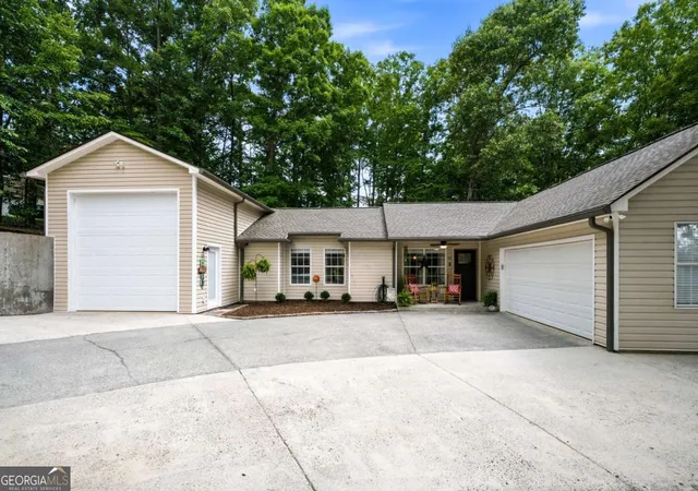 Photo 3 of Sale Pending at 113 Eagle Heart Ct, Waleska, GA 30183 | MLS# 10789459 | Listing updated on 2026-08-27