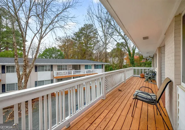 4th image of 1990 Wellbourne Dr Ne, Atlanta, GA 30324