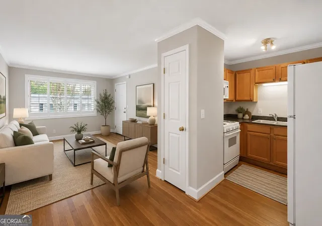 Listing Photo 5 - Condo for sale in building located at 1990 Wellbourne Dr Ne, Atlanta, GA 30324 - Unit #7