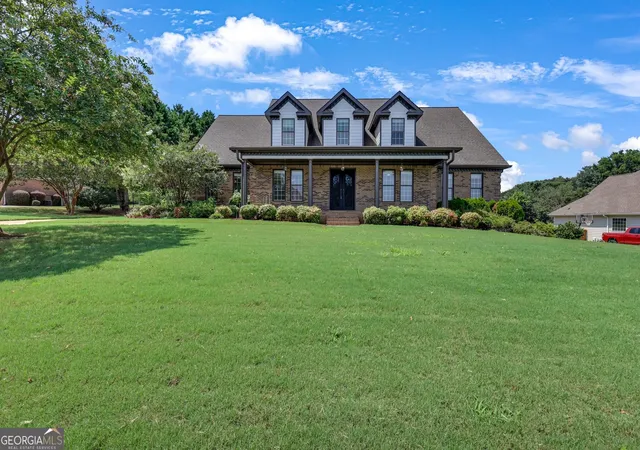 Photo 2 of Single family home for sale at 1232 Reece Dr, Hoschton, GA 30548 | MLS# 10738876 | Listing updated on 2026-09-01