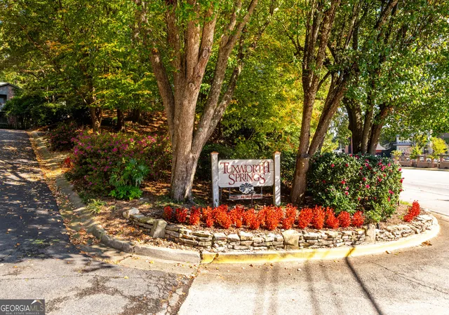 Photo 3 of Condo for sale at 612 Tuxworth Cir, Decatur, GA 30033 | MLS# 10794440 | Listing updated on 2026-08-22
