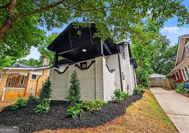 Photo 2 of Single family home for sale at 1600 Rogers Ave Sw, Atlanta, GA 30310 | MLS# 10788640 | Listing updated on 2026-09-03