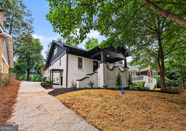 Photo 2 of Single family home for sale at 1600 Rogers Ave SW, Atlanta, GA 30310 | MLS# 10788640 | Listing updated on 2026-09-03