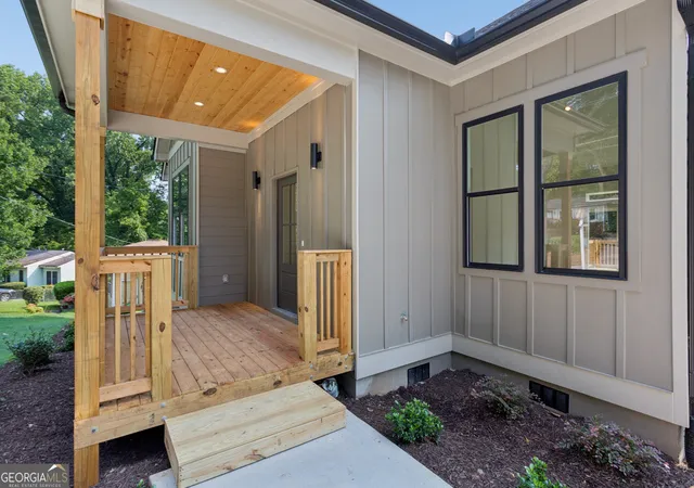 5th image of 2782 Mango Cir Nw, Atlanta, GA 30318 | MLS# 10814142