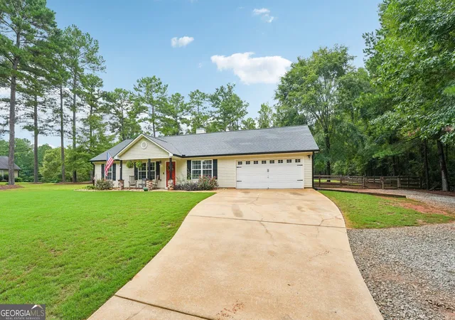 Photo 3 of Sale Pending at 579 Al Roberts Rd, Senoia, GA 30276 | MLS# 10821996 | Listing updated on 2026-08-20