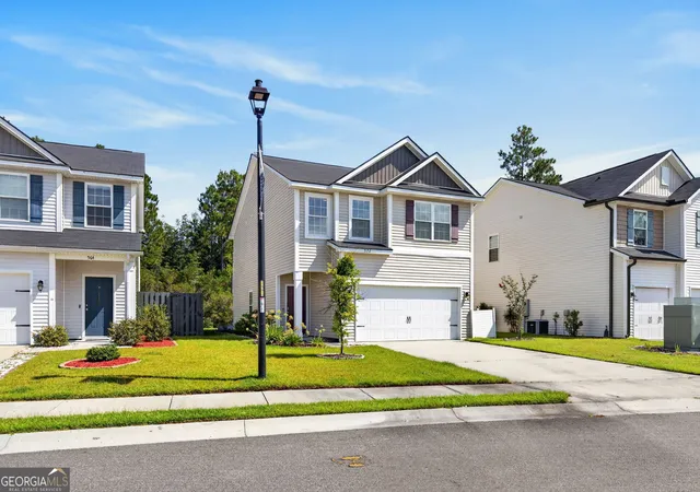 Photo 3 of Single family home for sale at 572 Brightleaf Cir, Hinesville, GA 31313 | MLS# 10833448 | Listing updated on 2026-08-26