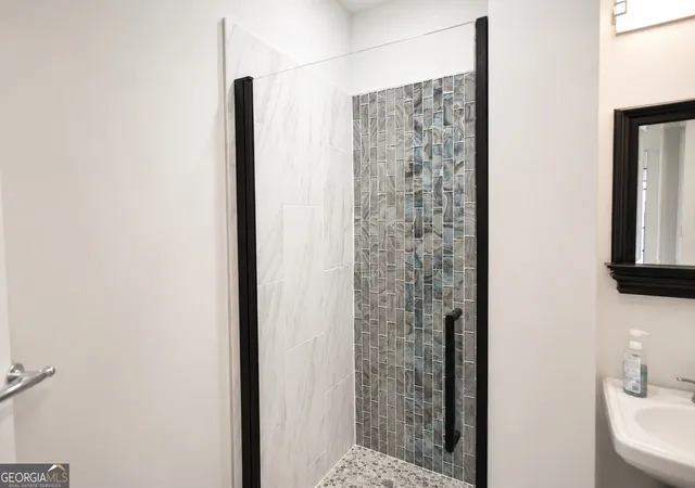 Photo 4 of Condo for sale at 565 Peachtree St NE #1404, Atlanta, GA 30308 | MLS# 10666734 | Listing updated on 2026-10-07