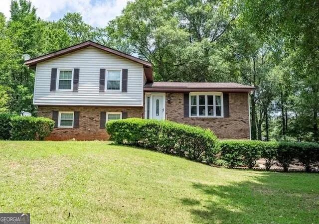 Photo 1 of Sale Pending at 911 Benchmark Dr, Albany, GA 31721 | MLS# 10824642 | Listing updated on 2026-08-24