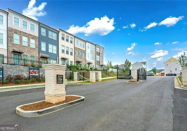 Photo 2 of Townhouse for sale at 2635 Creekside Dr Nw, Atlanta, GA 30318 | MLS# 10832753 | Listing updated on 2026-09-08