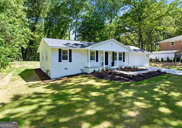 2nd image of 46 Se Hunting Creek Dr, Marietta, GA 30068 | MLS# 10778344