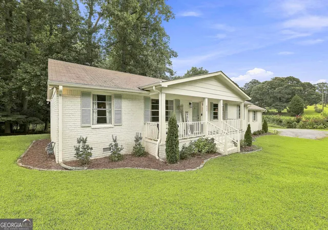 Photo 2 of Sale Pending at 413 Lees Mill Rd, Fayetteville, GA 30214 | MLS# 10822118 | Listing updated on 2026-09-01