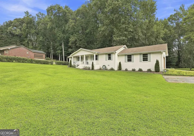 Photo 3 of Sale Pending at 413 Lees Mill Rd, Fayetteville, GA 30214 | MLS# 10822118 | Listing updated on 2026-09-01