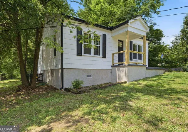 Homes for sale in Rossville, GA | 11 Circle Dr, Rossville, GA 30741 | MLS# 10797568
