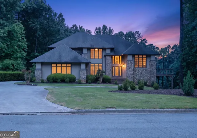 Photo 3 of Mansion for sale at 320 Waverly Hall Cir, Roswell, GA 30075 | MLS# 10764679 | Listing updated on 2026-05-28