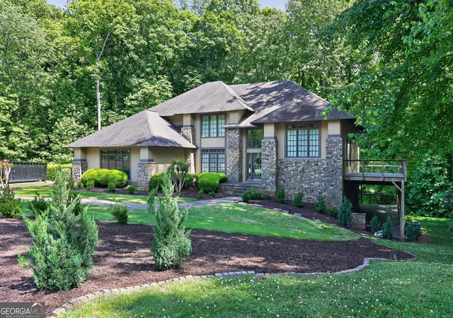 Photo 3 of Single family home for sale at 320 Waverly Hall Cir, Roswell, GA 30075 | MLS# 10764679 | Listing updated on 2026-09-24