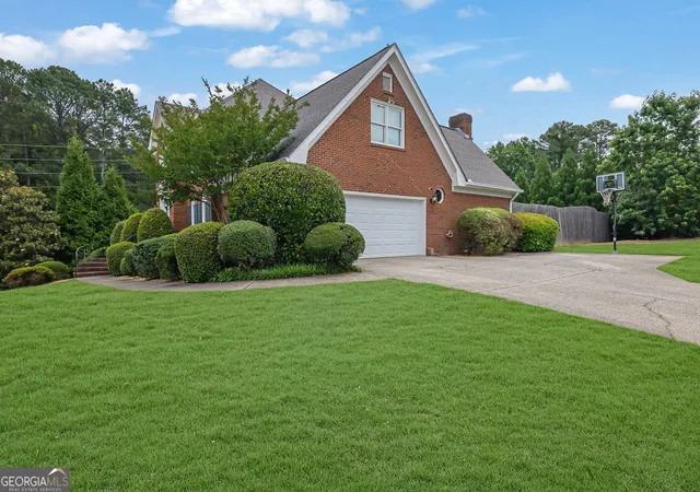 Photo 3 of Sale Pending at 1400 Blyth Walk, Snellville, GA 30078 | MLS# 10737759 | Listing updated on 2026-08-25