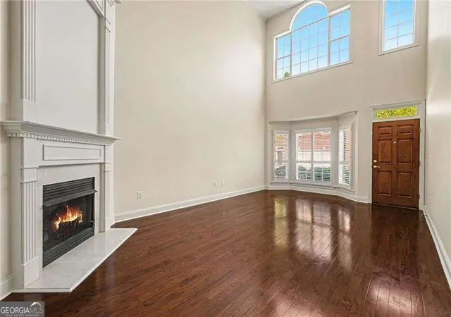 Photo 3 of Townhouse for sale at 5004 Lexington Dr, Roswell, GA 30075 | MLS# 10836217 | Listing updated on 2026-09-14